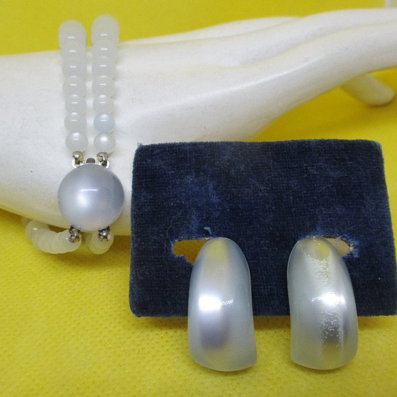 RICHELIEU STERLING SILVER Earrings Richelieu Blue Moonglow1/2 Hoop Screw Back - Picture 15 of 15